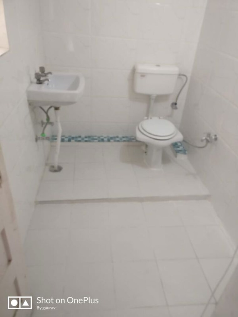 Bathroom, kalkaji 2 Bedroom 900 Sq.Ft. Builder Floor In Kalkaji Delhi 10076604