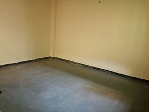 Room in 2 BHK Apartment at Sealdah – for Rent