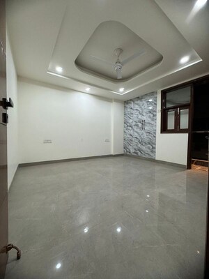 Room in 3 BHK Apartment at Palm Residency Chhatarpur, Chattarpur – for Rent