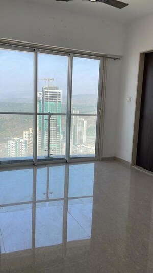 Room in 2 BHK Apartment at JP Decks, Goregaon East – for Rent
