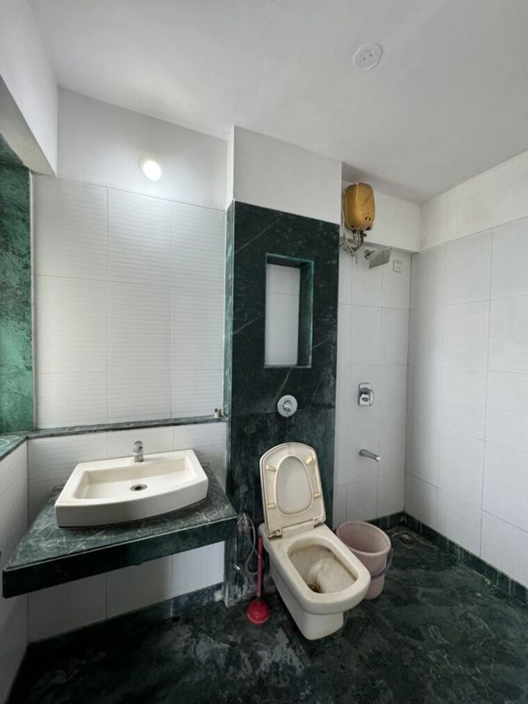 Bathroom, lodha-splendora 2 Bedroom 743 Sq.Ft. Apartment In Ghodbunder Road Thane 10158285