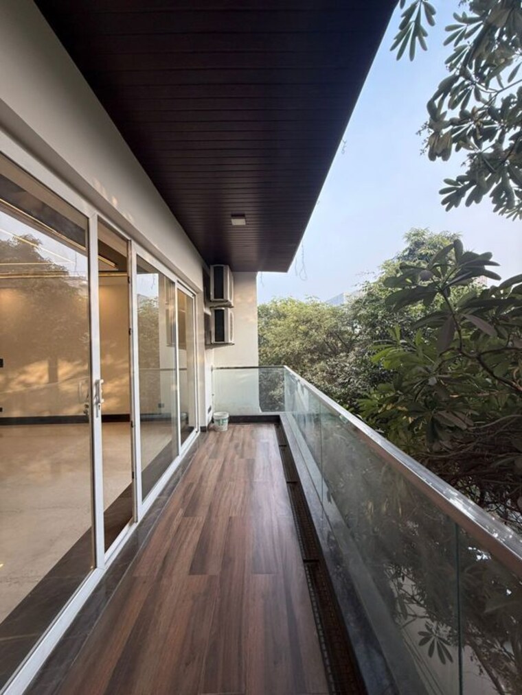 Balcony, sushant lok i 4 Bedroom 360 Sq.Yd. Apartment In Sushant Lok I Gurgaon 10158312