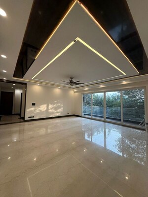 Furnished Amenities in 4 BHK Apartment at Sushant Lok I – for Sale