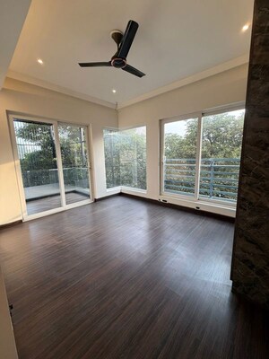 Room in 4 BHK Apartment at Sushant Lok I – for Sale