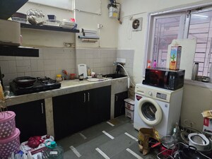 Master Bedroom in 2 BHK Apartment at Andheri West – for Rent