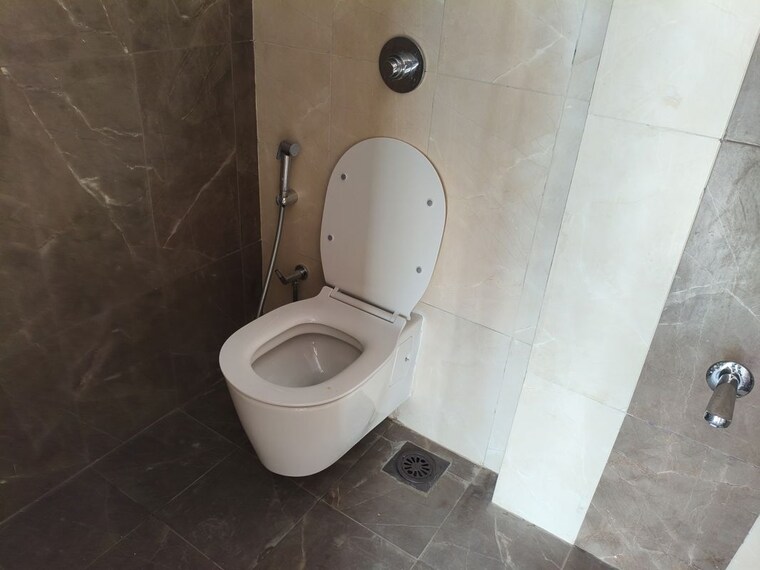 Bathroom, vilas-javdekar-yashone-eternitee 3 Bedroom 845 Sq.Ft. Apartment In Hinjewadi Pune 10158340