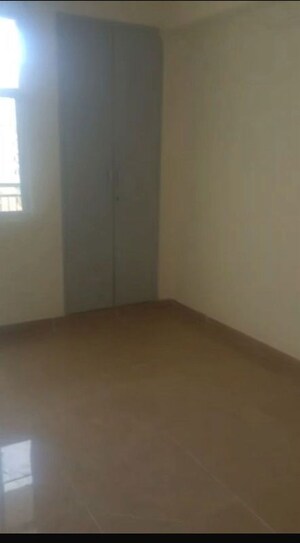Room in 2 BHK Apartment at MR Heritage, Raj Nagar Extension – for Rent