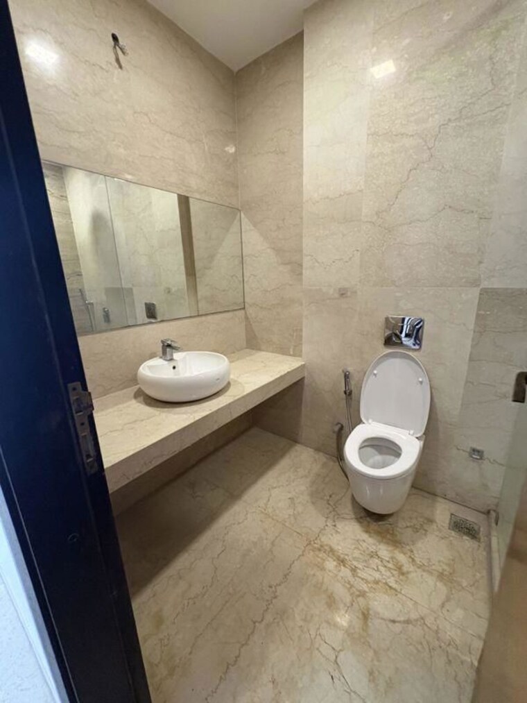 Bathroom, omkar-1973 3 Bedroom 2550 Sq.Ft. Apartment In Worli Mumbai 10158309