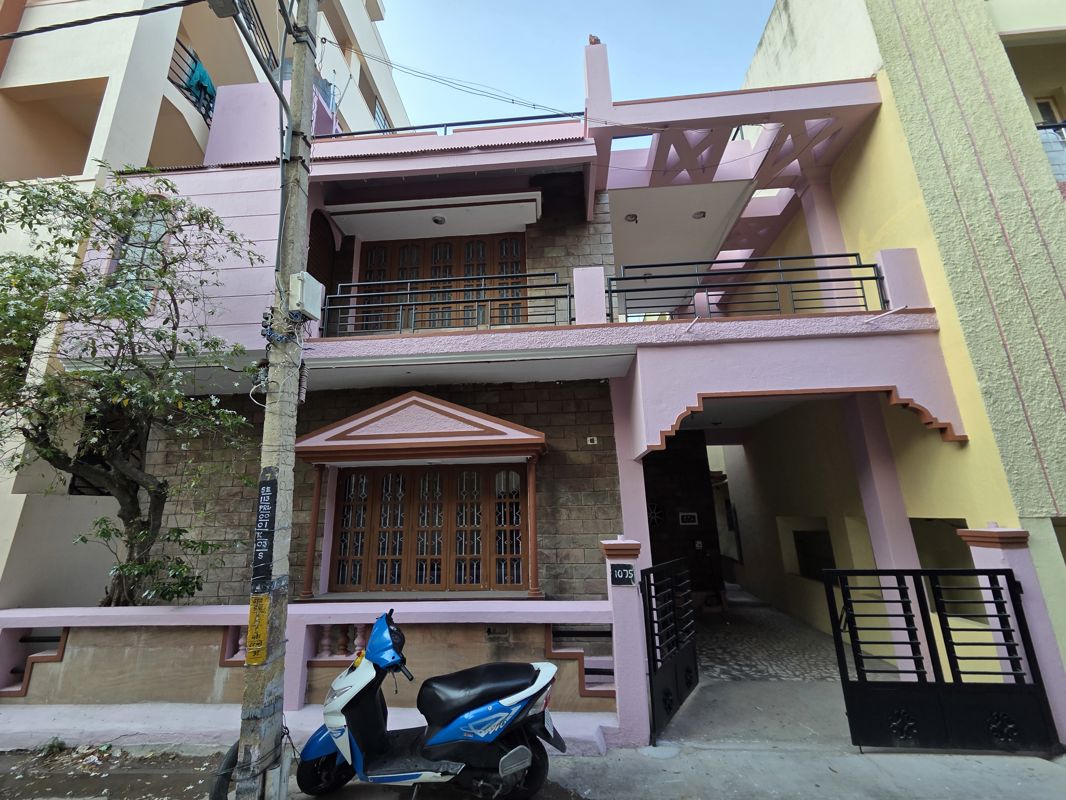 3 BHK + Pooja Room,Servant Room Independent House For Rent in SR Meadows