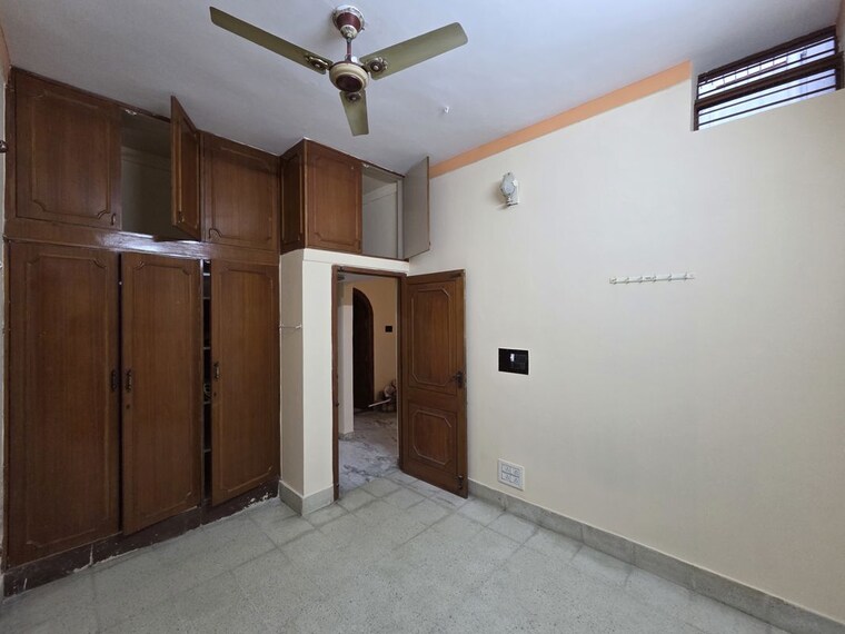 Room, sr-meadows 3 Bedroom 1200 Sq.Ft. Independent House In Murugesh Palya Bangalore 10158332