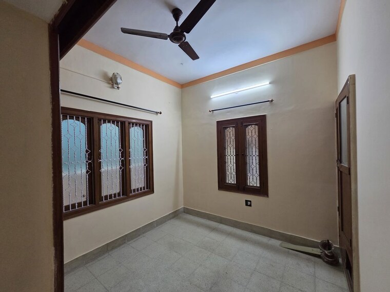 Room, sr-meadows 3 Bedroom 1200 Sq.Ft. Independent House In Murugesh Palya Bangalore 10158332