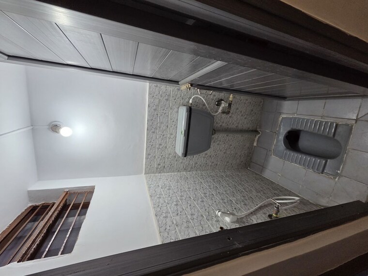 Bathroom, sr-meadows 3 Bedroom 1200 Sq.Ft. Independent House In Murugesh Palya Bangalore 10158332