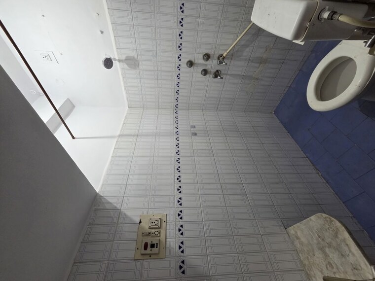 Bathroom, sr-meadows 3 Bedroom 1200 Sq.Ft. Independent House In Murugesh Palya Bangalore 10158332