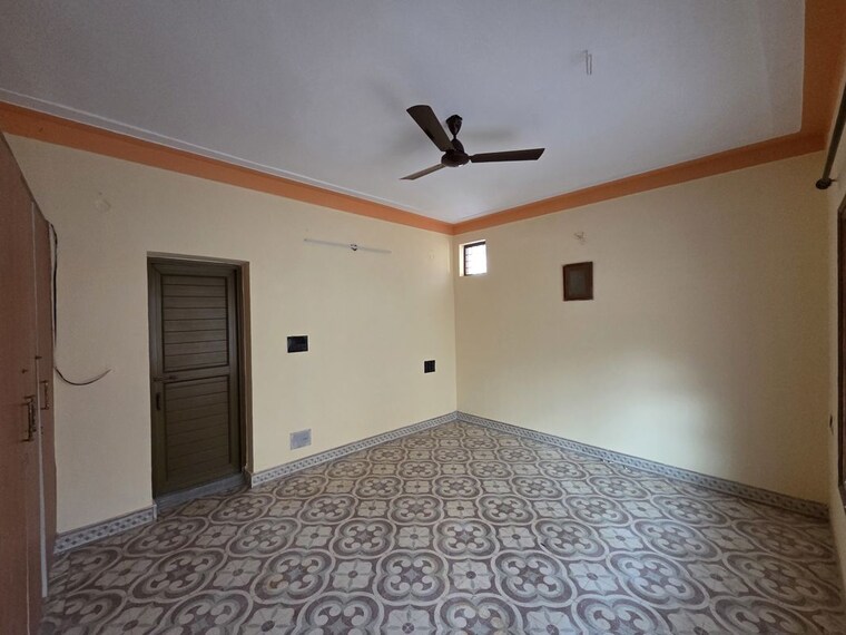 Room, sr-meadows 3 Bedroom 1200 Sq.Ft. Independent House In Murugesh Palya Bangalore 10158332
