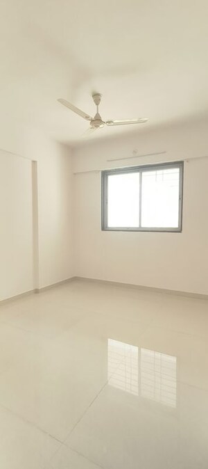 Room in 2 BHK Apartment at Kalpataru Estate, Pimple Gurav – for Rent