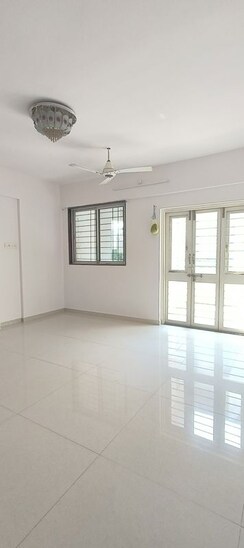 2 BHK Apartment For Rent in Kalpataru Estate