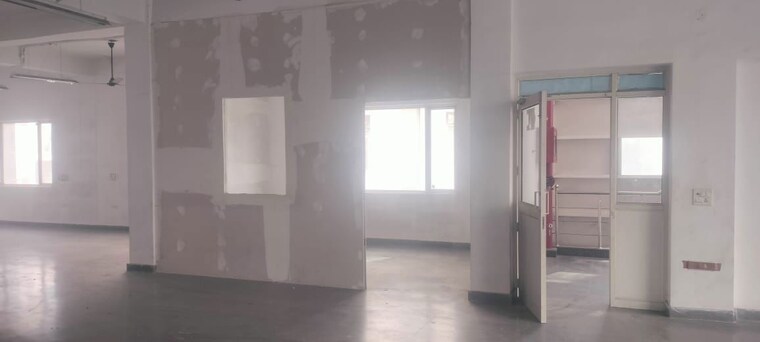Team Area, sector 63 Commercial Warehouse 4000 Sq.Ft. In Sector 63 Noida 10158348