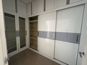 Room in 3.5 BHK Apartment at Emaar Emerald Estate, Sector 65 – for Rent