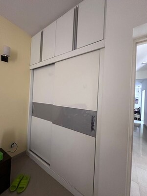 Furnished Amenities in 3.5 BHK Apartment at Emaar Emerald Estate, Sector 65 – for Rent