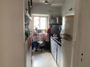 Master Bedroom in 3 BHK Apartment at Andheri West – for Rent