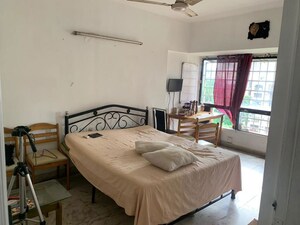 Bedroom in 3 BHK Apartment at Andheri West – for Rent