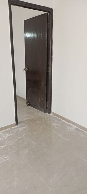 Room in 3 BHK Apartment at Antriksh Golf View - II, Sector 78 – for Rent