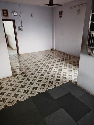 Room in 2 BHK Apartment at Phoolbagan – for Rent