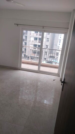 3 BHK Apartment For Rent in Uninav Eden, Raj Nagar Extension