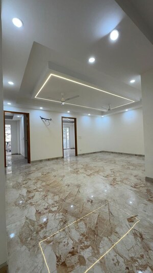 Room in 4 BHK Apartment at Palm Residency Chhatarpur, Chattarpur – for Rent