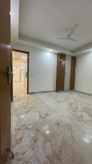 Room in 4 BHK Apartment at Palm Residency Chhatarpur, Chattarpur – for Rent