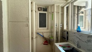 Attached Bathroom in 2 BHK Apartment at Bhoiwada – for Rent