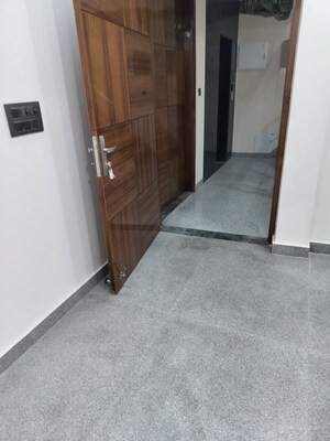 Room in 2 BHK Builder Floor at Sector 33 – for Rent