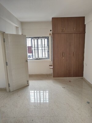 Room in 3 BHK Apartment at Lb Shastri Nagar – for Rent