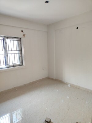 Room in 3 BHK Apartment at Lb Shastri Nagar – for Rent
