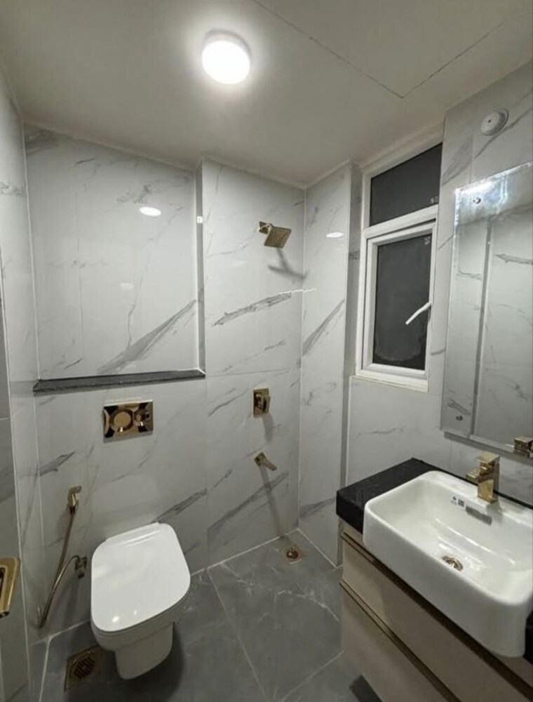 Bathroom, smart-world-orchard 3 Bedroom 1680 Sq.Ft. Builder Floor In Sector 61 Gurgaon 10158655
