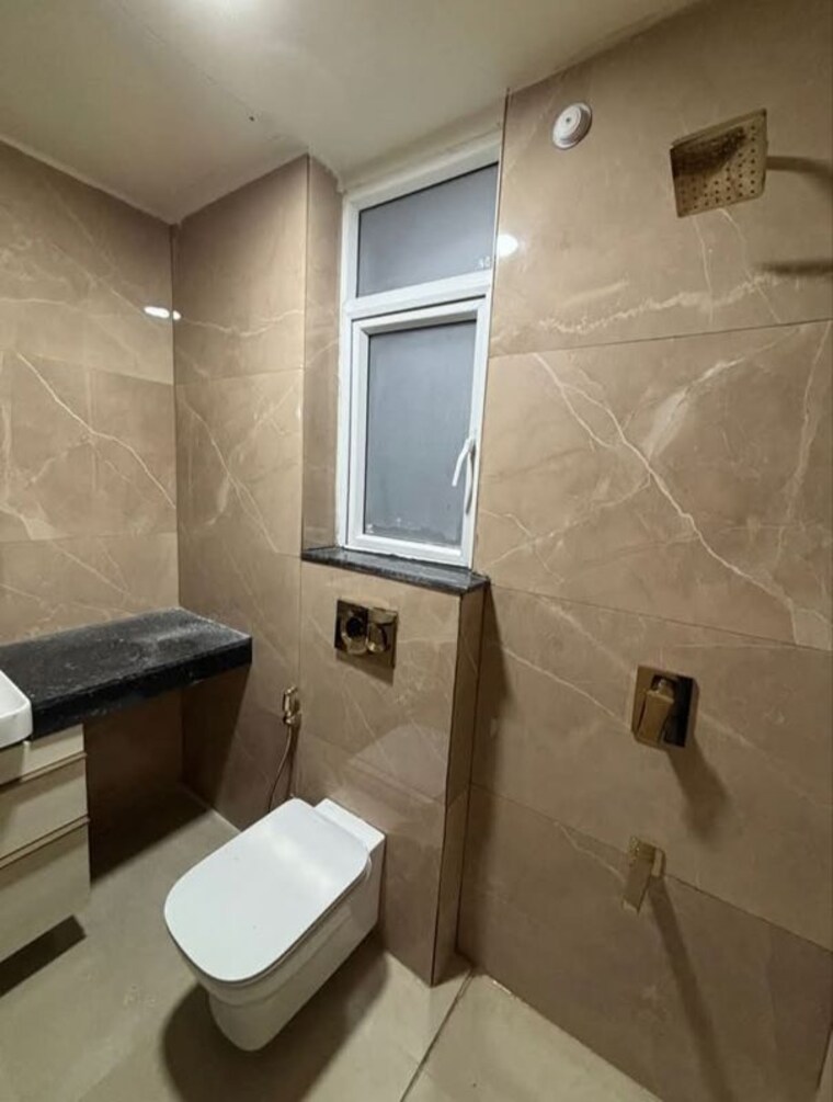 Bathroom, smart-world-orchard 3 Bedroom 1680 Sq.Ft. Builder Floor In Sector 61 Gurgaon 10158655