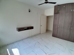 Room in 2 BHK Apartment at Mantri Lithos, Thanisandra – for Rent