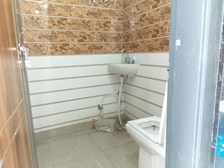 Bathroom, dwarka mor 1 Bedroom 700 Sq.Ft. Builder Floor In Dwarka Mor Delhi 10158862
