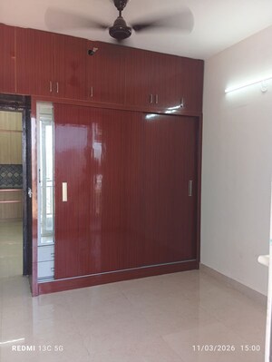 Room in 2 BHK Apartment at Signature Global Prime, Sector 63a – for Rent