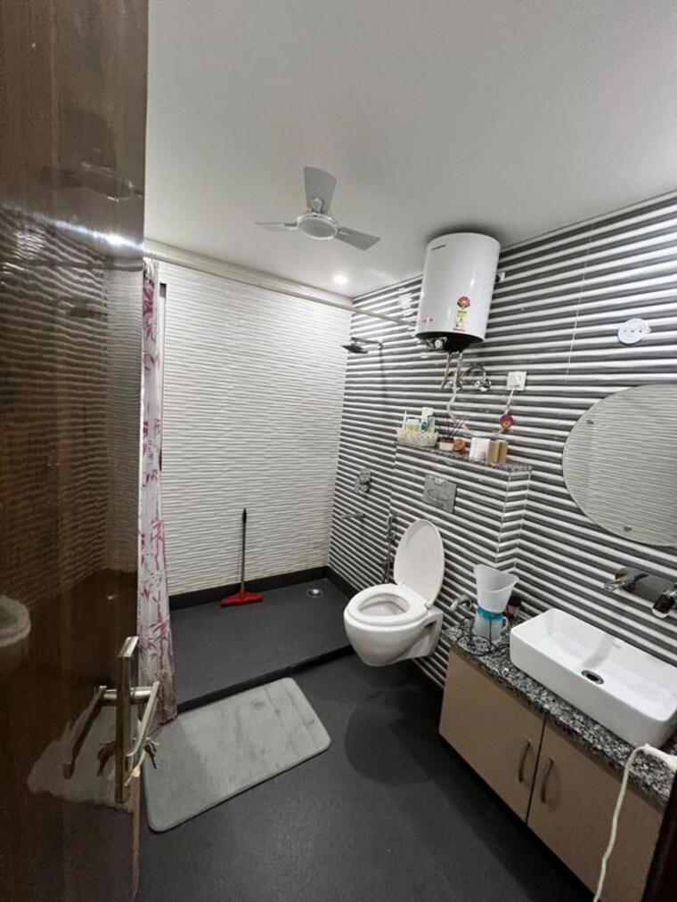 Master Bedroom, sector 52 4 Bedroom 2200 Sq.Ft. Builder Floor In Sector 52 Gurgaon 10159184