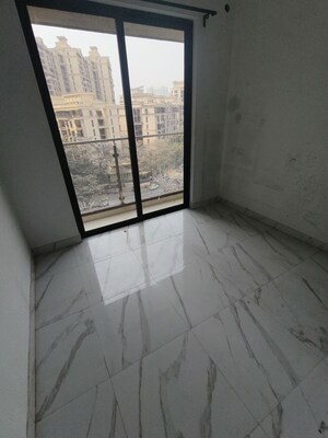 Room in 2 BHK Apartment at Risland The Icon, Dhokali – for Rent