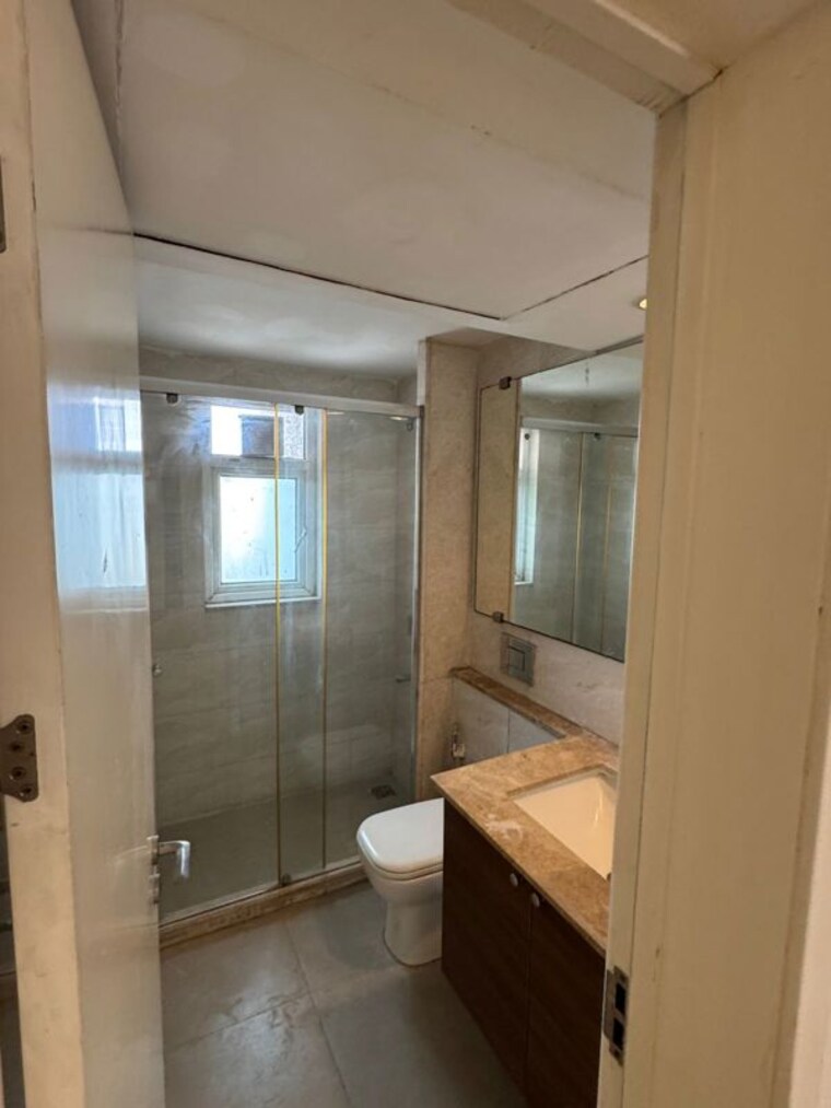 Bathroom, sector 70a 3 Bedroom 1945 Sq.Ft. Builder Floor In Sector 70a Gurgaon 10159439