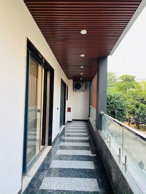 Building Lobby in 2 BHK Apartment at Ansal Plaza Gurgaon, Palam Vihar – for Rent