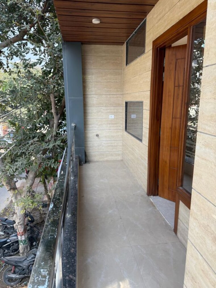 Balcony, east of kailash 3 Bedroom 1422 Sq.Ft. Builder Floor In East Of Kailash Delhi 10159628