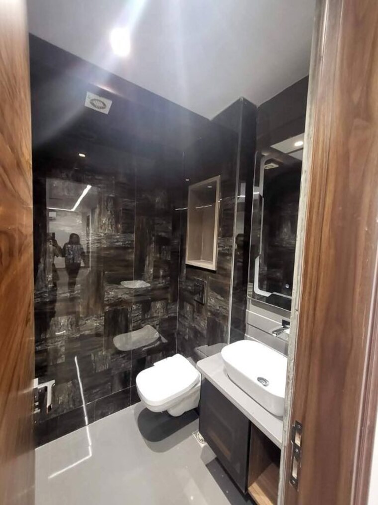 Bathroom, adani-samsara 5 Bedroom 500 Sq.Yd. Apartment In Sector 60 Gurgaon 10159757