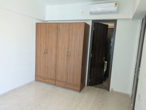 Room in 2 BHK Apartment at Shapoorji Pallonji BKC 28, Bandra East – for Rent