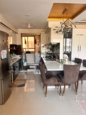 Room in 2.5 BHK Apartment at Neelkanth Greens, Manpada – for Sale