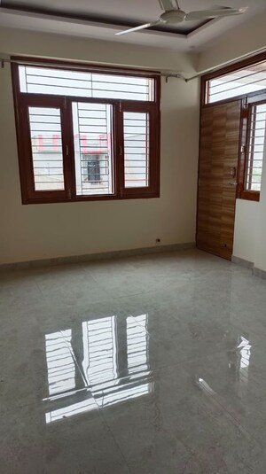 Room in 3 BHK Apartment at Vaishali Nagar – for Rent