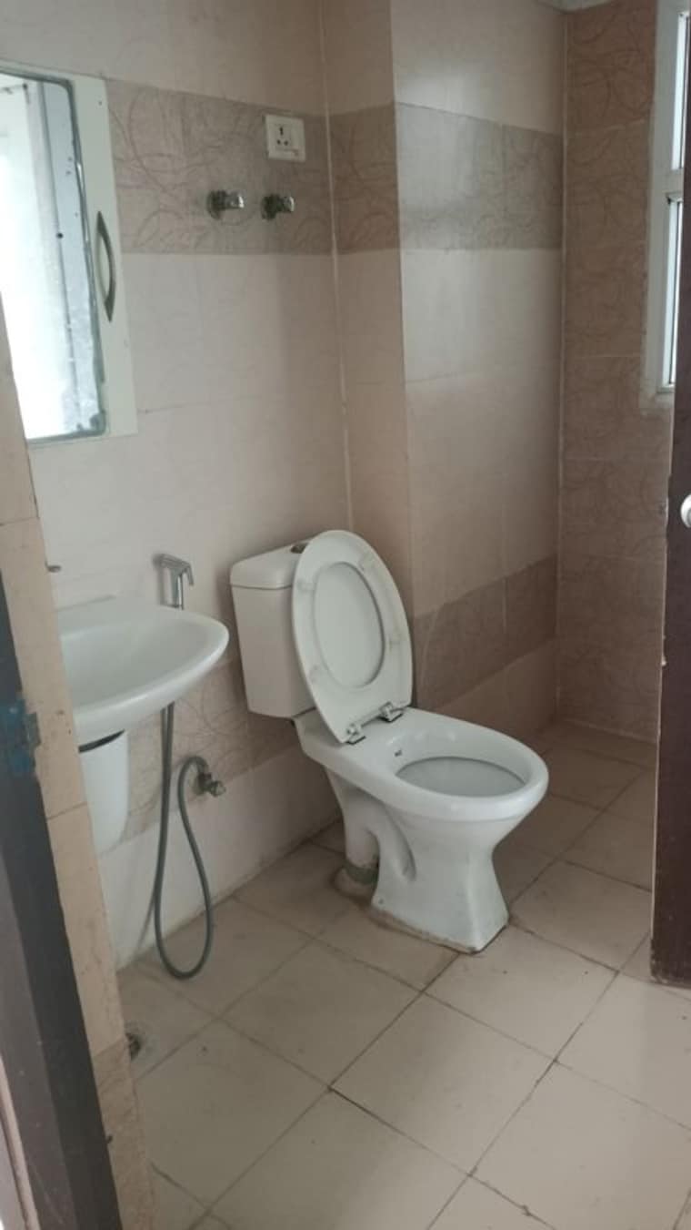 Bathroom, antriksh-golf-view-ii 2.5 Bedroom 1345 Sq.Ft. Apartment In Sector 78 Noida 10159858