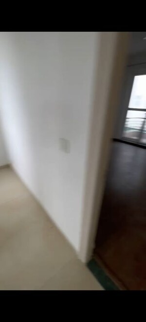 Building Lobby in 3 BHK Builder Floor at Sector 77 – for Rent